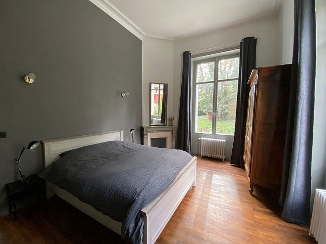 LE CHÂTEAU DE JOHN MILES