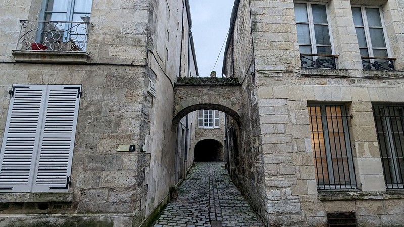 Ruelle Abélard côté rue Sérurier
