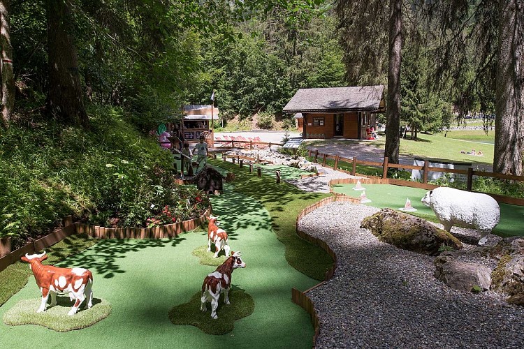 Montriond Lake Mini-Golf