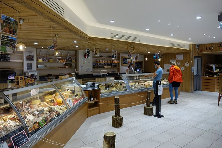 Grocery store Cluses - Cooperative Fruitière in Val d'Arly Savoie Mont-Blanc