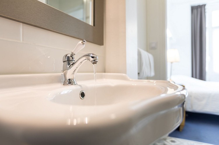 HÔTEL SAINT-MAURICE - Salle de bain