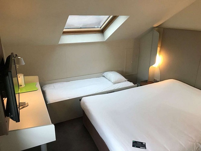 CAMPANILE LILLE NORD WASQUEHAL - Chambre double lit supplémentaire