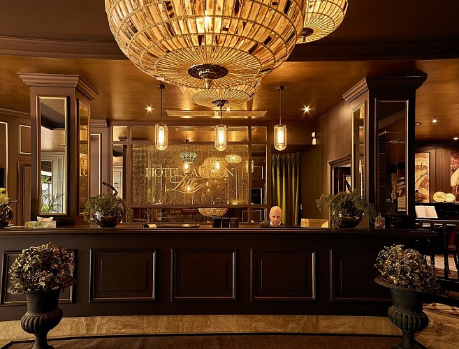 HÔTEL CARLTON - Réception