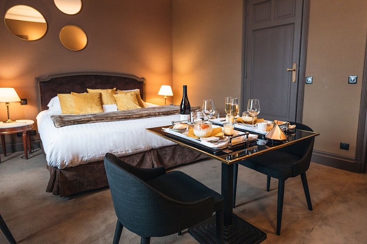 HÔTEL CARLTON - Service en chambre