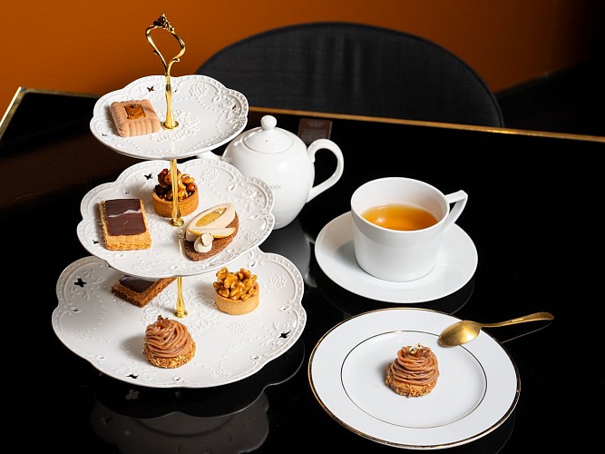 HÔTEL CARLTON - Tea Time Le Boudoir