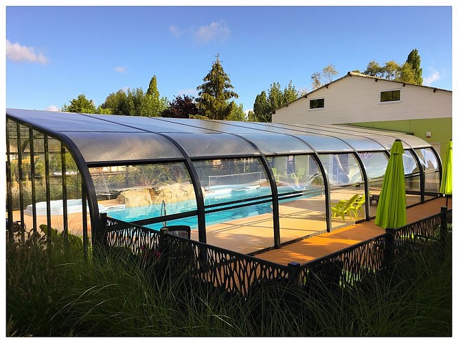 LE CAMP DES ROSES - Piscine Extérieure Couverte