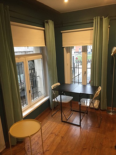 STUDIO BETTIGNIES - Salon avec vue sur le Vieux-Lille