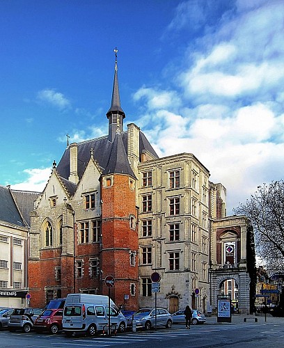 PALAIS RIHOUR - Vue extérieure