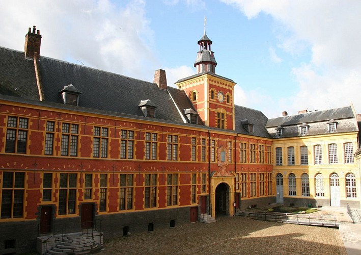 Cour de l'Hospice Comtesse © Lille Tourisme