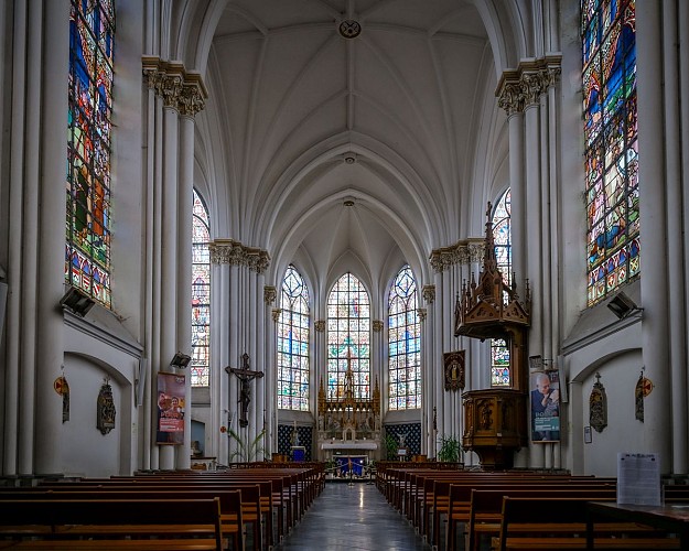 Intérieur église de Bouvines
