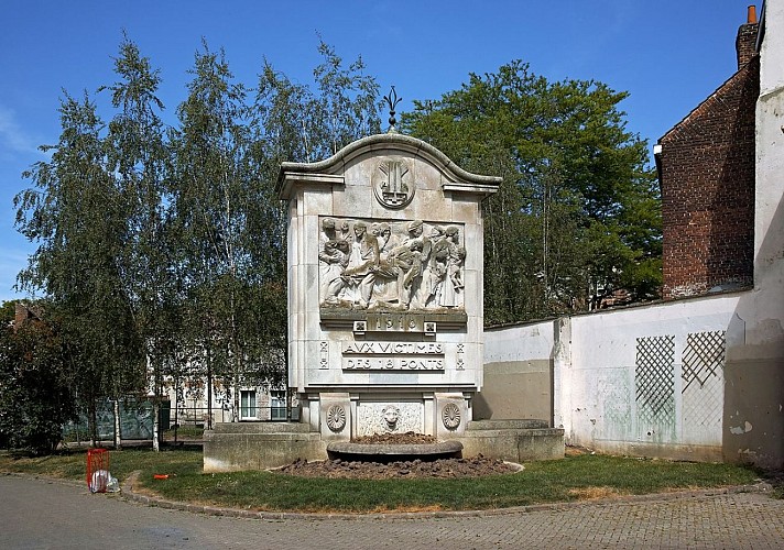 MONUMENT AUX VICTIMES DE L'EXPLOSION DE LA POUDRIÈRE DES 18 PONTS
