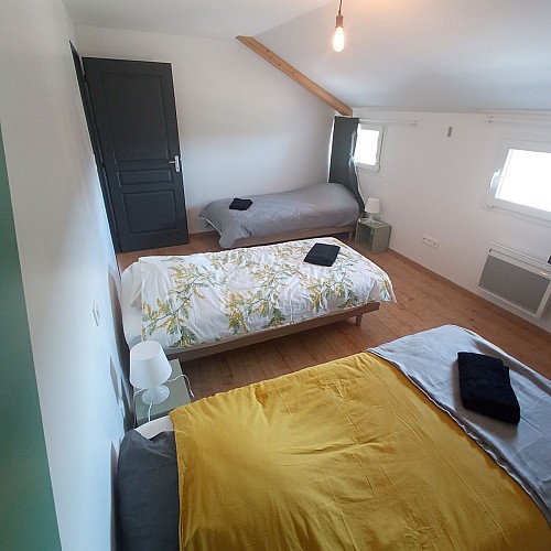 1ère chambre enfants trois lits au premier étage étage (2023).