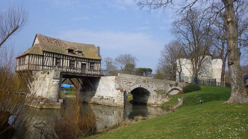 Chateau des Tourelles et le vieux moulin