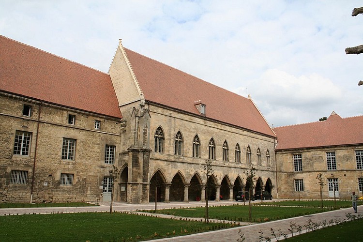 Cour du palais épiscopal