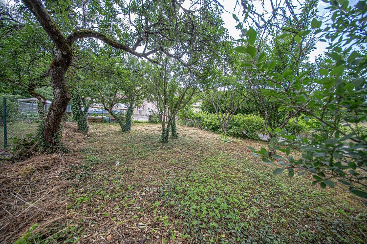 Terrain non attenant (à 30m de la maison)