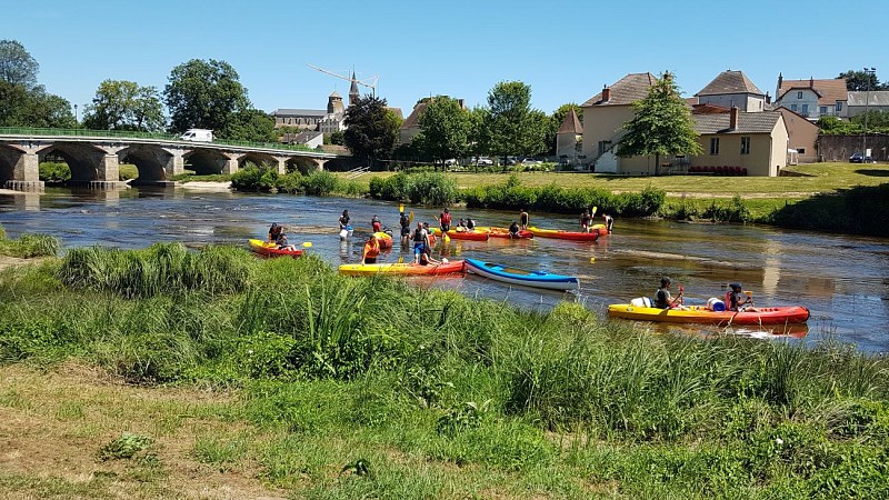 Canoés au bord du camping