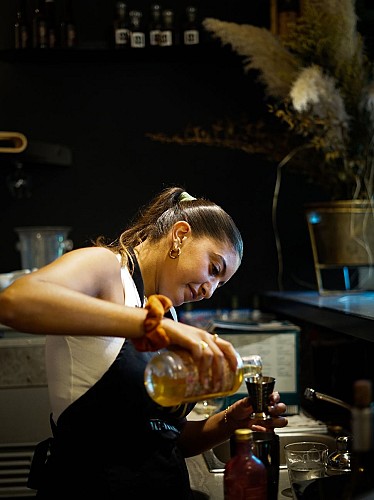 2024 - HONT - L'Étable de Marquestau - Barmaid - ©Faustine FERRER