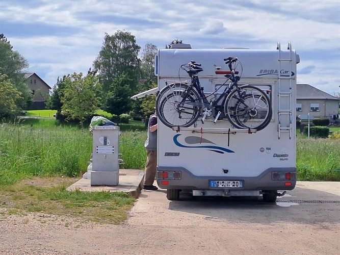 Aire de camping car - équipements