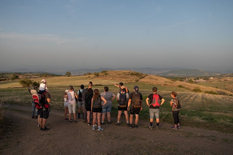 Sortie volcanique et tectonique, la montagne de la Serre vue depuis le puy Giroux