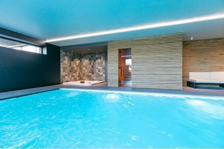 Le-malizette-piscine-interieure