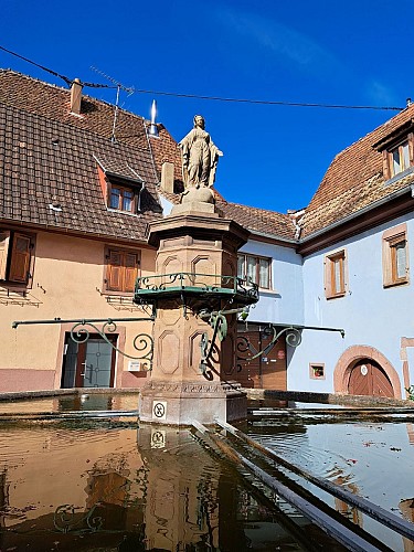 Une des fontaines du village