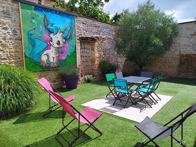 Jardin avec graff - Médiathèque La Fabrik 