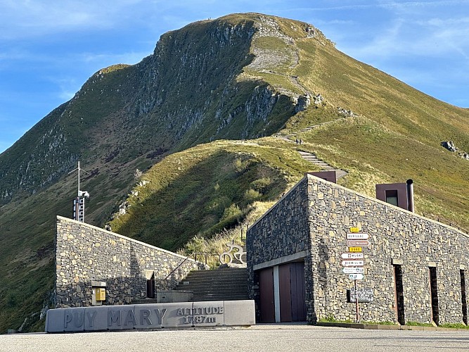 Visitor centre of the Pas de Peyrol Pass