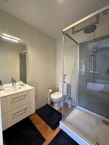 chambres-d'hotes-logis-pinces-maillées-montecheroux-salle d'eau