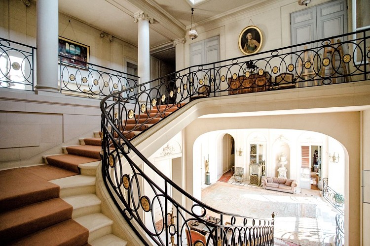 Escalier - Château - domaine du Réveillon (6)