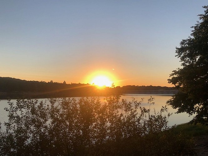 Coucher soleil sur le lac