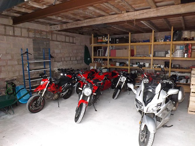 GARAGE A DISPOSITION DES CLIENTS