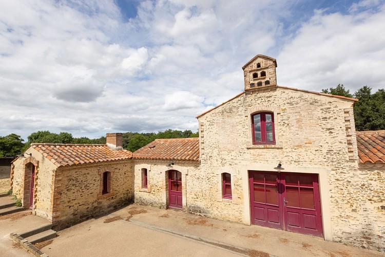 PIGEONNIER ET FOUR À PAIN