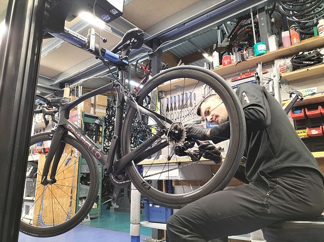 Dvélos – Fahrradreparatur-Werkstatt