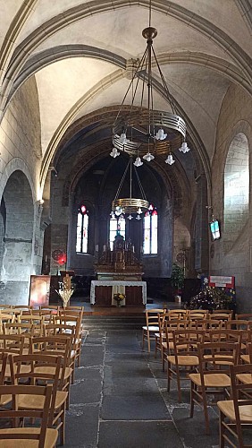 à l'intérieur de l'église Notre-Dame