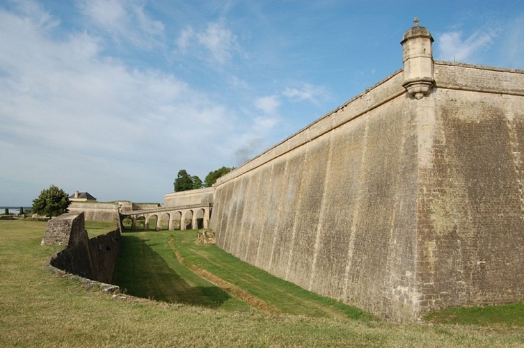 citadelle-Blaye-Unesco-douve-800x600