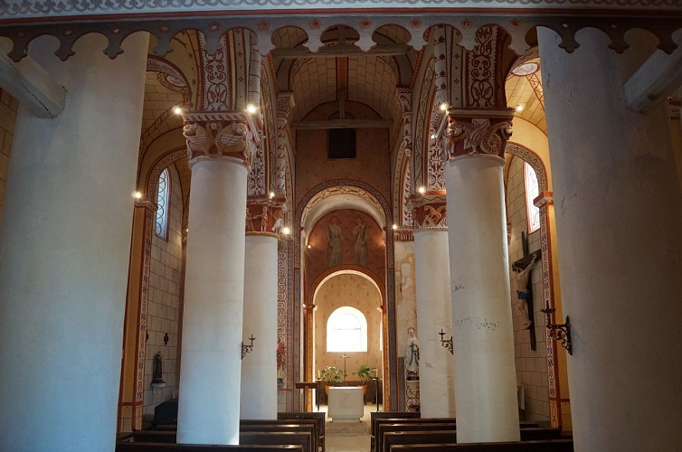 L'église Saint-Gervais-Saint-Protais de Civaux  et piscine baptismale