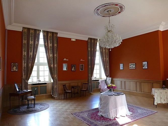 KINNOR---Salon-Delphine