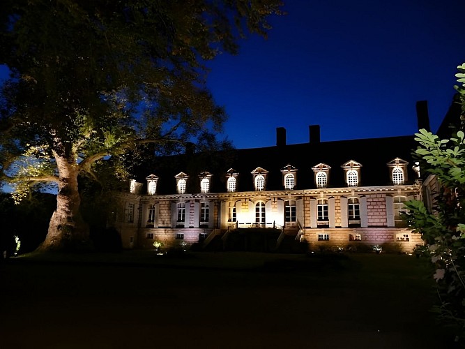 Chateau Le Kinnor à Ferveques pres de Lisieux Vue de nuit