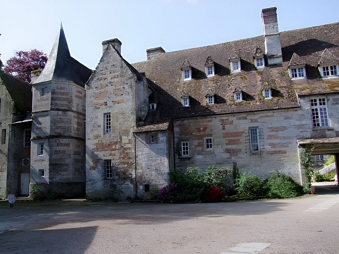 Cour intérieure. Château Le Kinnor