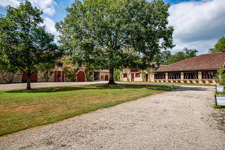 2023 - MAUV - Château de Briat -  Extérieur Appartement du chai - ©Stéphane De Luze