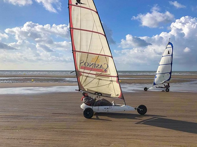 Cours de char à voile au Pôle Nautique Villers-Blonville