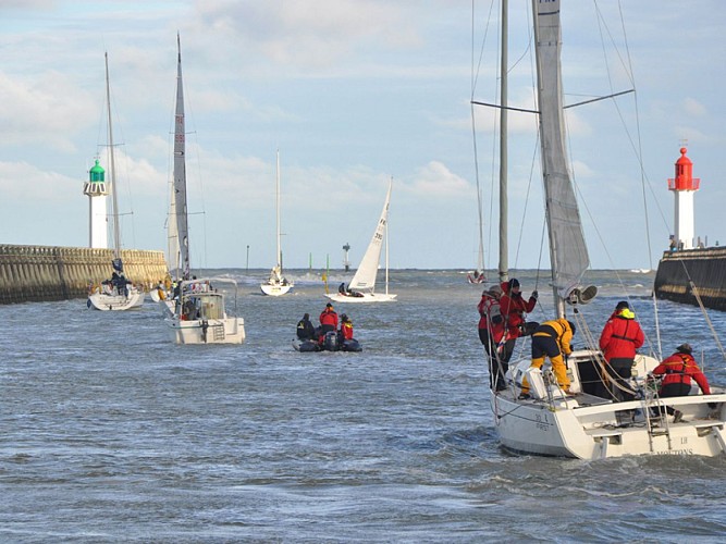 Location d'un voilier J80 au Deauville Yacht Club