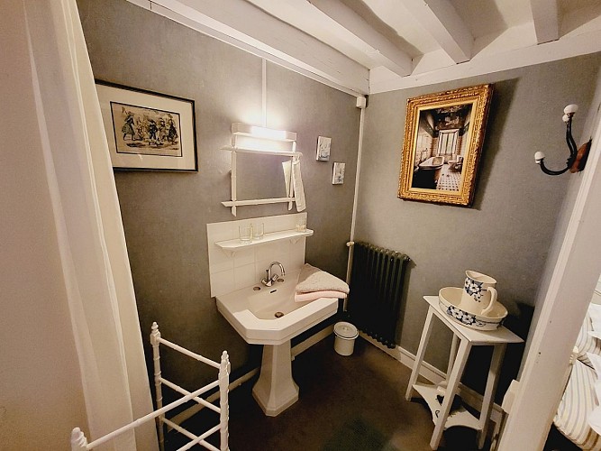 Cabinet toilette chambre principale