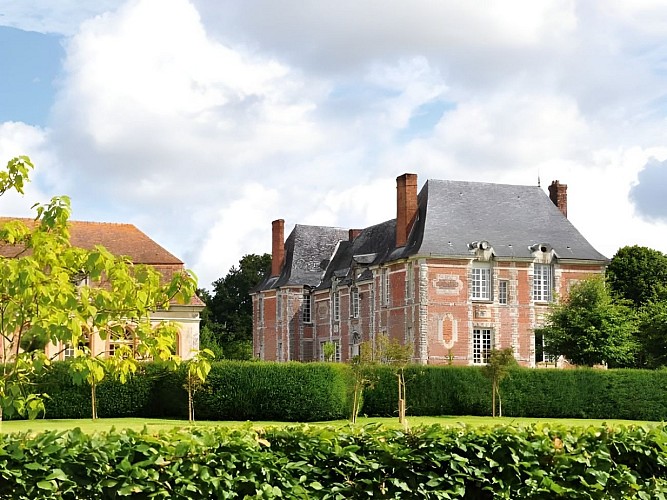 Ferme du Château Gite au Pin Chez Rebecca Whitehead chateau