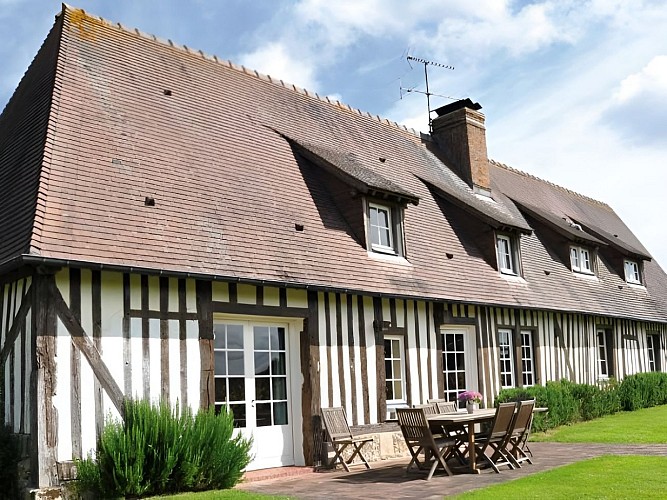 Ferme du Château Gite au Pin Chez Rebecca Whitehead maison2