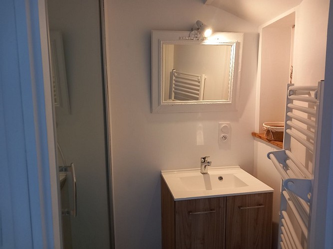 maisonnette-entre-bourg-et-mer-salle-d-eau