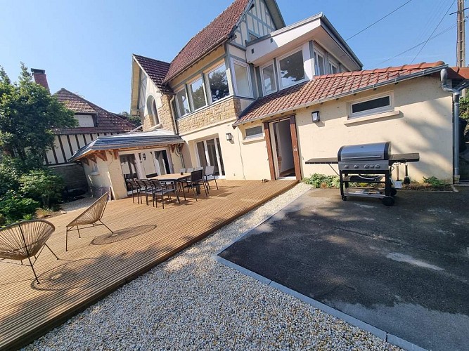 la villa Marlilou à Merville-Franceville-Plage, terrasse, barbecue