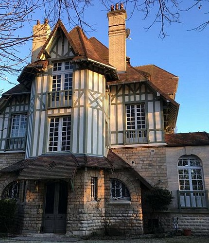 Villa avec terrasse sud et jardin