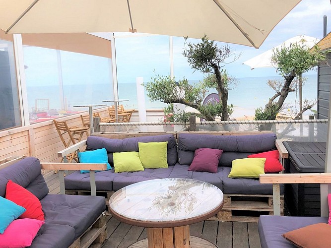 ESPACE-EXTERIEUR-LES-TERRASSES-DU-MINI-GOLF-LUC-SUR-MER-CREDIT-MATHILDE-LELANDAIS