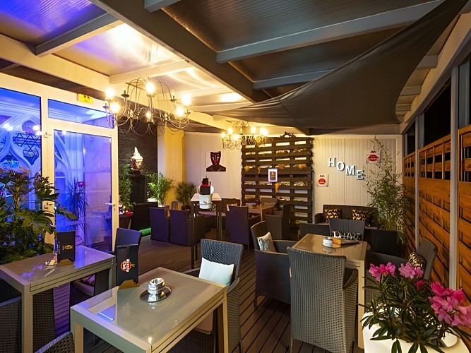 Guest-Lisieux-terrasse